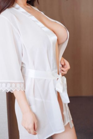 火热的邻居完整版_超清在线观看视频