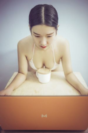 美女的胸100%露出无遮挡_BD全集免费观看